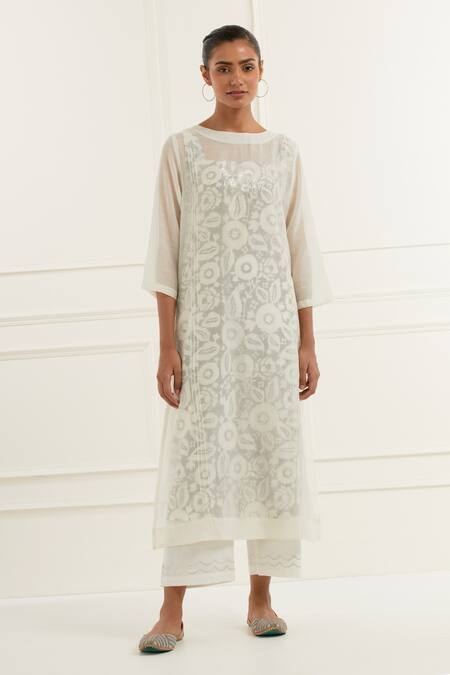 Buy_Kamaltaas_Off White Chanderi Embroidery, Piping Boat Blossom Motif Pittan Kurta With Pant _Online_at_Aza_Fashions