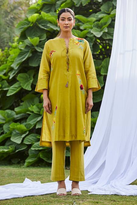 BO Tree Green Chanderi Embroidery Round Neck Botanical Bliss Kurta And Pant Set Online at Aza Fashions BO Tree_Green Chanderi Embroidery Round Neck Botanical Bliss Kurta And Pant Set _Online_at_Aza_Fashions