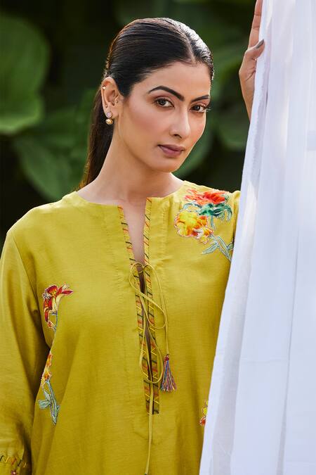 BO Tree Green Chanderi Embroidery Round Neck Botanical Bliss Kurta And Pant Set at Aza Fashions BO Tree_Green Chanderi Embroidery Round Neck Botanical Bliss Kurta And Pant Set _at_Aza_Fashions