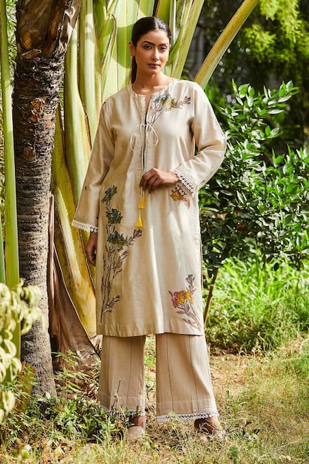 Bo tree Breezy Blossom Embroidered Kurta & Pant Set 