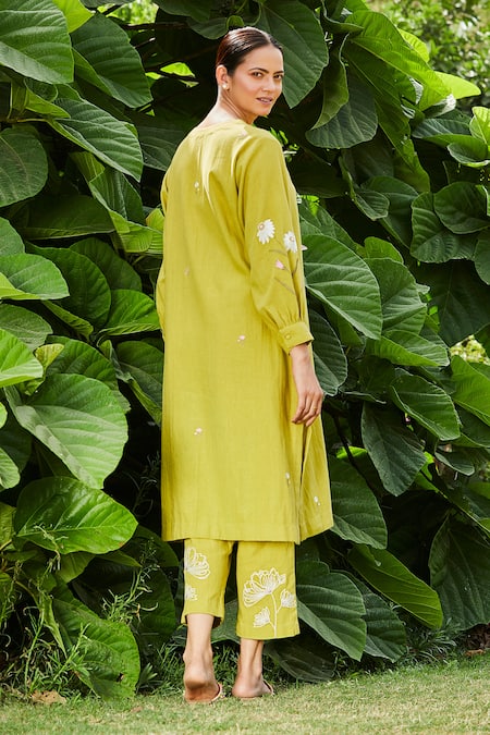 Shop BO Tree Green Handloom Cotton Embroidery V-neck Sun Kissed Floral Kurta And Pant Set at Aza Fashions Shop_BO Tree_Green Handloom Cotton Embroidery V-neck Sun Kissed Floral Kurta And Pant Set _at_Aza_Fashions