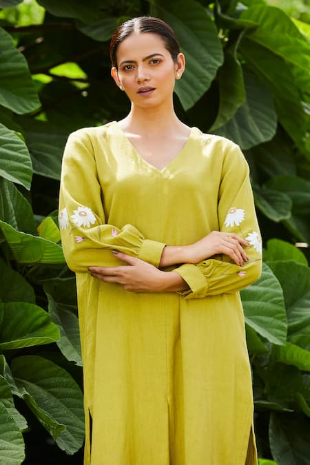 Buy BO Tree Green Handloom Cotton Embroidery V-neck Sun Kissed Floral Kurta And Pant Set Online at Aza Fashions Buy_BO Tree_Green Handloom Cotton Embroidery V-neck Sun Kissed Floral Kurta And Pant Set _Online_at_Aza_Fashions