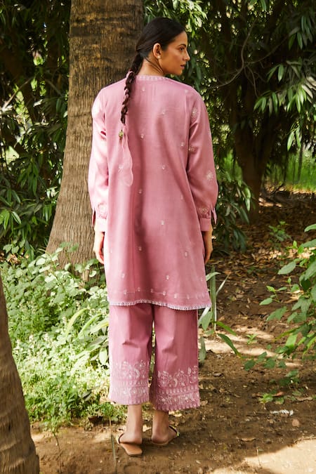 Shop BO Tree Pink Chanderi Embroidery V-neck Floral Kurta And Pant Set at Aza Fashions Shop_BO Tree_Pink Chanderi Embroidery V-neck Floral Kurta And Pant Set _at_Aza_Fashions