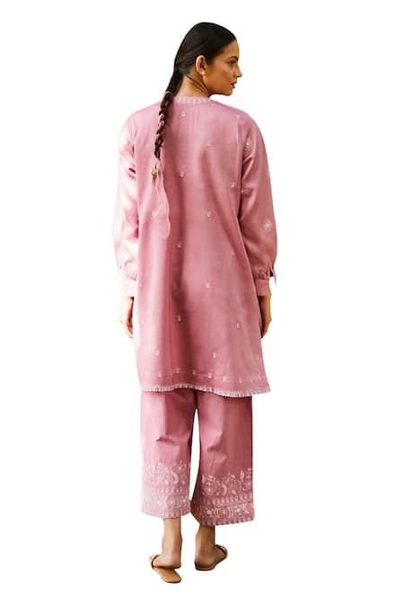 BO Tree Pink Chanderi Embroidery V-neck Floral Kurta And Pant Set Online at Aza Fashions BO Tree_Pink Chanderi Embroidery V-neck Floral Kurta And Pant Set _Online_at_Aza_Fashions