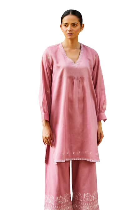 Shop BO Tree Pink Chanderi Embroidery V-neck Floral Kurta And Pant Set Online at Aza Fashions Shop_BO Tree_Pink Chanderi Embroidery V-neck Floral Kurta And Pant Set _Online_at_Aza_Fashions