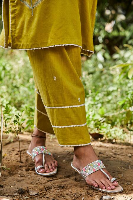 Shop BO Tree Green Chanderi Embroidery V-neck Floral Kurta And Salwar Set Online at Aza Fashions Shop_BO Tree_Green Chanderi Embroidery V-neck Floral Kurta And Salwar Set _Online_at_Aza_Fashions