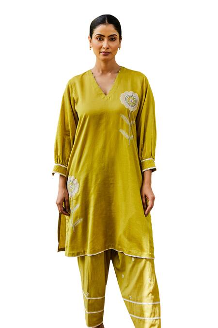 BO Tree Green Chanderi Embroidery V-neck Floral Kurta And Salwar Set at Aza Fashions BO Tree_Green Chanderi Embroidery V-neck Floral Kurta And Salwar Set _at_Aza_Fashions