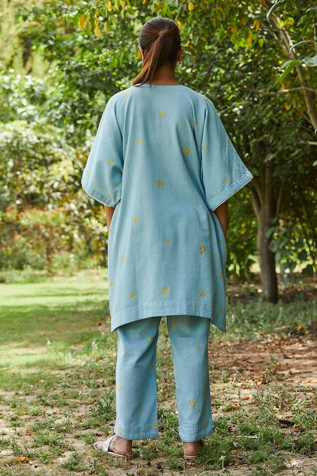 Shop_BO Tree_Blue Handloom Cotton Embroidered Floral Round Serene Kurta And Pant Set _at_Aza_Fashions