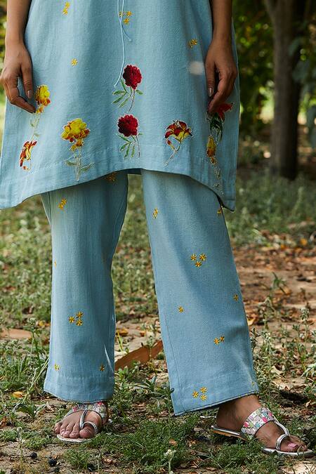 BO Tree_Blue Handloom Cotton Embroidered Floral Round Serene Kurta And Pant Set _at_Aza_Fashions