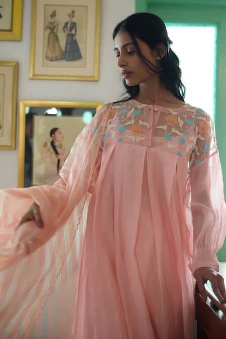 Buy Ayaka Pink Silk Organza Print Dupatta With Scallop Edges Online at Aza Fashions Buy_Ayaka_Pink Silk Organza Print Dupatta With Scallop Edges _Online_at_Aza_Fashions