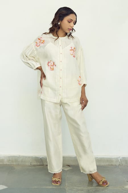 Ayaka Off White Mul Chanderi Hand Embroidery Floral Top Round Sheer at Aza Fashions Ayaka_Off White Mul Chanderi Hand Embroidery Floral Top Round Sheer _at_Aza_Fashions