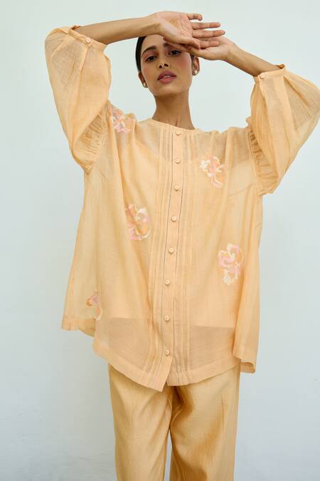 Ayaka Peach Top Mul Chanderi Hand Embroidery Floral Top Round Sheer at Aza Fashions Ayaka_Peach Top Mul Chanderi Hand Embroidery Floral Top Round Sheer _at_Aza_Fashions