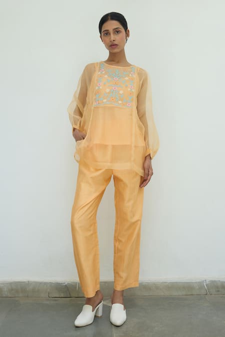 Shop Ayaka Peach Silk Organza Hand Embroidery Flower Top Round Sheer Online at Aza Fashions Shop_Ayaka_Peach Silk Organza Hand Embroidery Flower Top Round Sheer _Online_at_Aza_Fashions