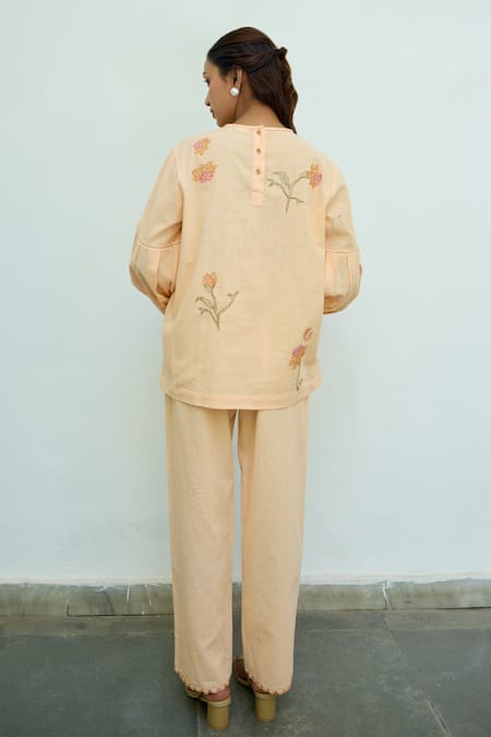 Shop Ayaka Peach Cotton Hand Embroidery Floral Round Top at Aza Fashions Shop_Ayaka_Peach Cotton Hand Embroidery Floral Round Top _at_Aza_Fashions