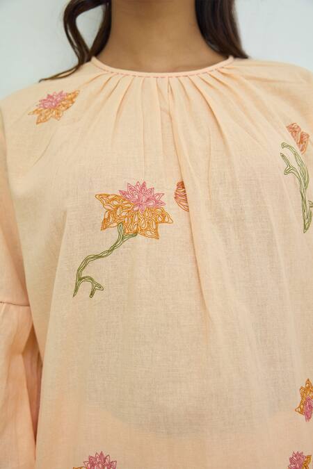 Buy Ayaka Peach Cotton Hand Embroidery Floral Round Top Buy_Ayaka_Peach Cotton Hand Embroidery Floral Round Top