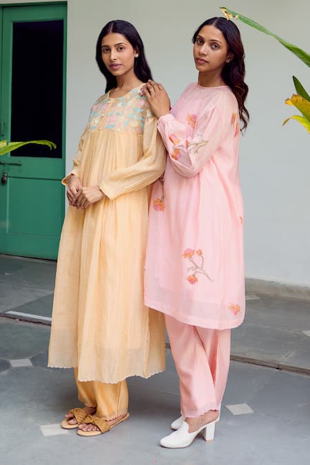 Buy Ayaka Peach Silk Organza Hand Embroidery Floral Top Round Box Pleat Detailed Dress Buy_Ayaka_Peach Silk Organza Hand Embroidery Floral Top Round Box Pleat Detailed Dress