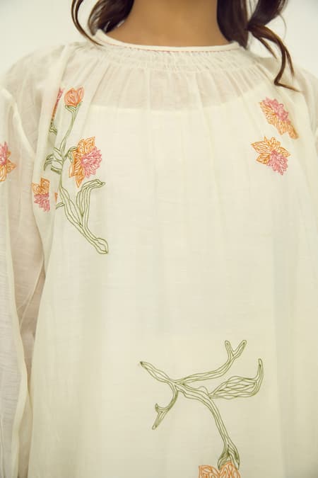 Ayaka Off White Mul Chanderi Hand Embroidery Flower Top Round Tunic Dress at Aza Fashions Ayaka_Off White Mul Chanderi Hand Embroidery Flower Top Round Tunic Dress _at_Aza_Fashions