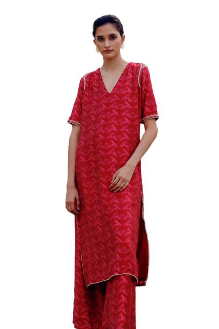 17:17 By Simmi Saboo_Maroon Chanderi Silk Pearls, Beads, Sequins Anjum Leaf Print Kurta With Pant _Online_at_Aza_Fashions
