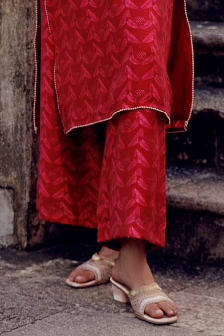 Buy_17:17 By Simmi Saboo_Maroon Chanderi Silk Pearls, Beads, Sequins Anjum Leaf Print Kurta With Pant _Online_at_Aza_Fashions