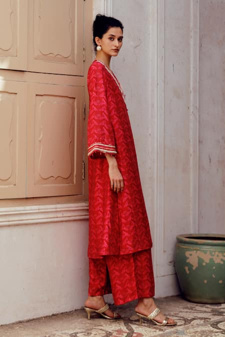 17:17 By Simmi Saboo_Maroon Chanderi Silk Lace, Crystals V-neck Dahlia Leaf Print Kurta With Pant _Online_at_Aza_Fashions