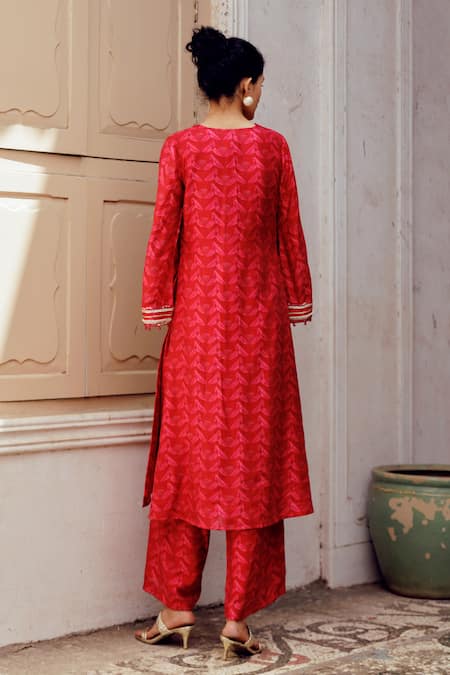 Shop_17:17 By Simmi Saboo_Maroon Chanderi Silk Lace, Crystals V-neck Dahlia Leaf Print Kurta With Pant _at_Aza_Fashions