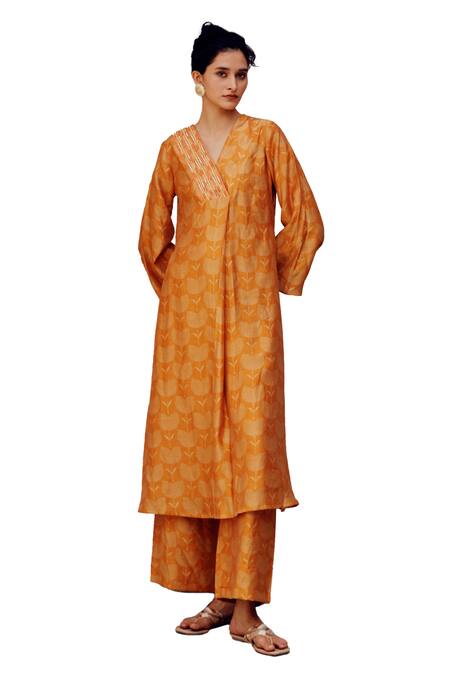 17:17 By Simmi Saboo_Orange Chanderi Silk Beads V-neck Dora Bandhani Print Kurta With Pant _Online_at_Aza_Fashions