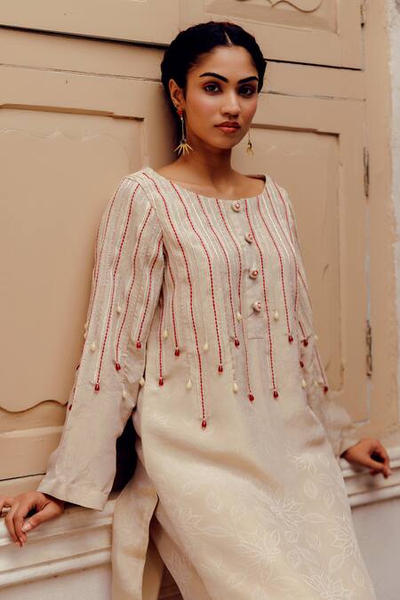 Buy_17:17 By Simmi Saboo_Off White Chanderi Silk Crystals, Beads Round Habel Embroidered Kurta With Pant _Online_at_Aza_Fashions