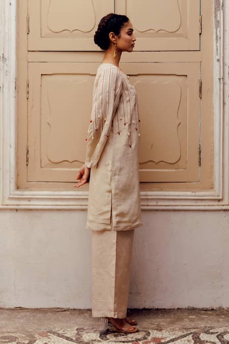 Shop_17:17 By Simmi Saboo_Off White Chanderi Silk Crystals, Beads Round Habel Embroidered Kurta With Pant _at_Aza_Fashions