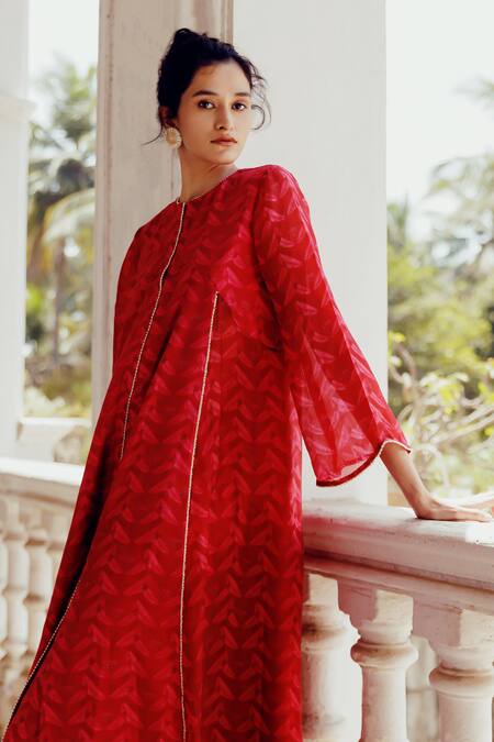 17:17 By Simmi Saboo_Maroon Chanderi Silk Embroidery, Pearls Round Lily Leaf Print Kurta With Pant _Online_at_Aza_Fashions