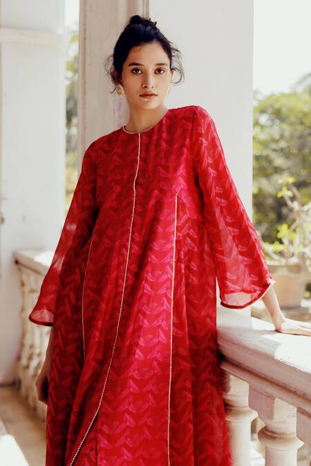 Buy_17:17 By Simmi Saboo_Maroon Chanderi Silk Embroidery, Pearls Round Lily Leaf Print Kurta With Pant _Online_at_Aza_Fashions