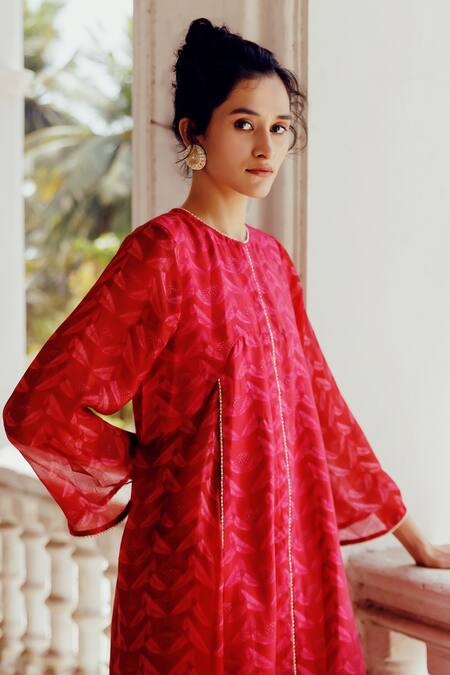 Shop_17:17 By Simmi Saboo_Maroon Chanderi Silk Embroidery, Pearls Round Lily Leaf Print Kurta With Pant _Online_at_Aza_Fashions