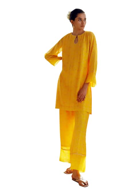 Buy_17:17 By Simmi Saboo_Yellow Chanderi Silk Embroidery Keyhole Neck Radhi Leaf Print Kurta With Pant _Online_at_Aza_Fashions