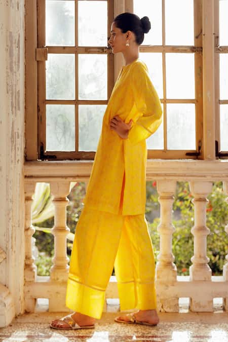 Shop_17:17 By Simmi Saboo_Yellow Chanderi Silk Embroidery Keyhole Neck Radhi Leaf Print Kurta With Pant _Online_at_Aza_Fashions