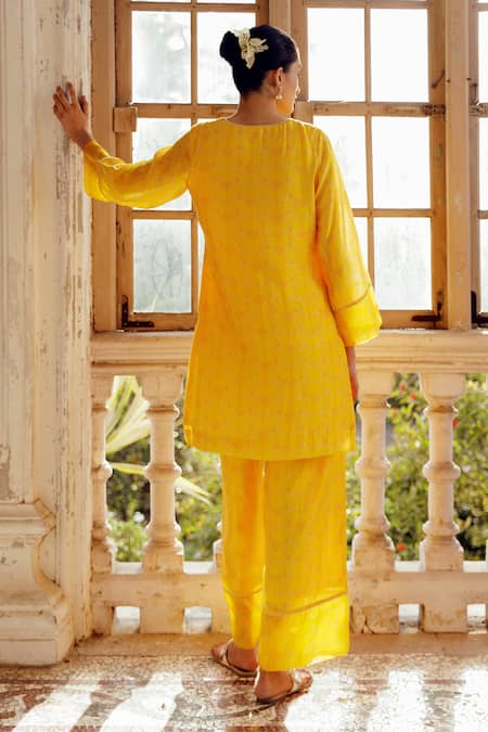 Shop_17:17 By Simmi Saboo_Yellow Chanderi Silk Embroidery Keyhole Neck Radhi Leaf Print Kurta With Pant _at_Aza_Fashions