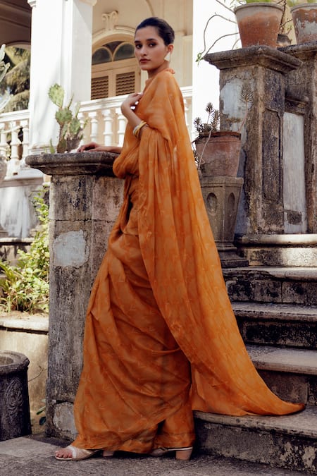 17:17 By Simmi Saboo Tvishi Bandhani Print Pre-Draped Saree Set 