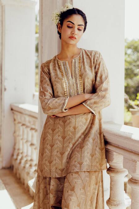 17:17 By Simmi Saboo Green Chanderi Silk Sequins, Beads, Vera Leaf Print Short Kurta With Harem Pant Online at Aza Fashions 17:17 By Simmi Saboo_Green Chanderi Silk Sequins, Beads, Vera Leaf Print Short Kurta With Harem Pant _Online_at_Aza_Fashions