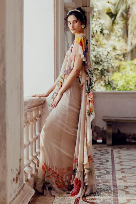 17:17 By Simmi Saboo Beige Chanderi, Yana Trible Print Pre-draped Ruffle Saree Set Online at Aza Fashions 17:17 By Simmi Saboo_Beige Chanderi, Yana Trible Print Pre-draped Ruffle Saree Set _Online_at_Aza_Fashions