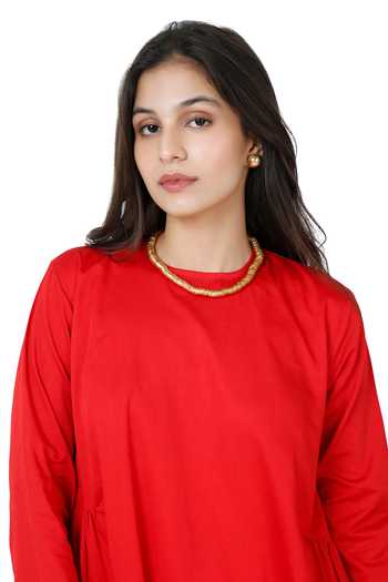Komal Shah Red Cotton Satin High Neck Solid Side Gathered Kurta With Pant Online at Aza Fashions Komal Shah_Red Cotton Satin High Neck Solid Side Gathered Kurta With Pant _Online_at_Aza_Fashions