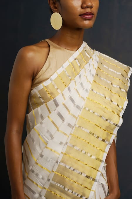 Buy_Rouka By Sreejith Jeevan_Ivory Handloom Cotton Handwoven Kasavu Saree With Unstitched Blouse Piece _Online_at_Aza_Fashions