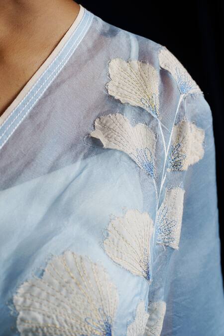 Rouka By Sreejith Jeevan Blue Organza Embroidery Floral Saree With Unstitched Blouse Piece at Aza Fashions Rouka By Sreejith Jeevan_Blue Organza Embroidery Floral Saree With Unstitched Blouse Piece _at_Aza_Fashions