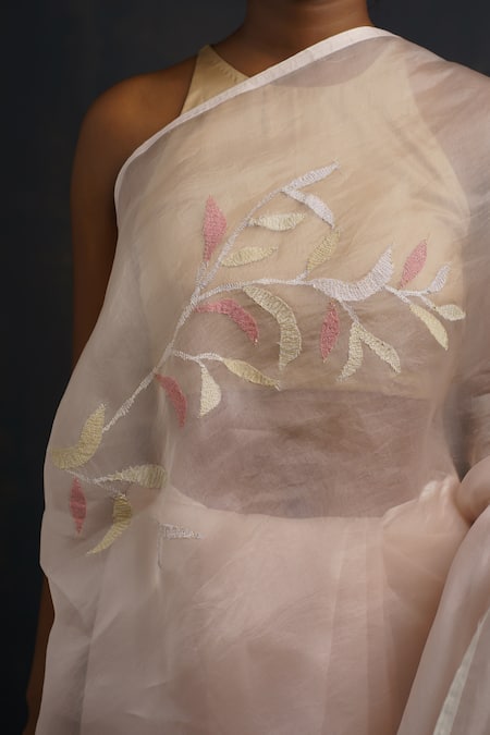 Buy_Rouka By Sreejith Jeevan_Pink Organza Embroidery Leaf Saree With Unstitched Blouse Piece 