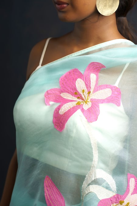 Shop_Rouka By Sreejith Jeevan_Green Organza Embroidery Floral Applique Saree With Unstitched Blouse Piece _Online_at_Aza_Fashions