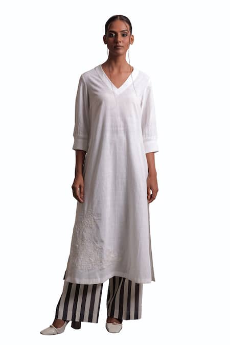 Nautanky Ivory Handloom , Embroidery V-neck Zen Floral Kurta With Pant Online at Aza Fashions Nautanky_Ivory Handloom , Embroidery V-neck Zen Floral Kurta With Pant _Online_at_Aza_Fashions