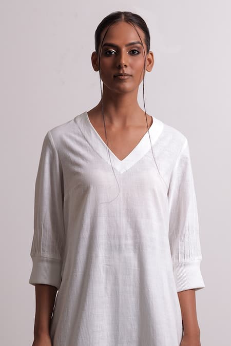 Buy Nautanky Ivory Handloom , Embroidery V-neck Zen Floral Kurta With Pant Online at Aza Fashions Buy_Nautanky_Ivory Handloom , Embroidery V-neck Zen Floral Kurta With Pant _Online_at_Aza_Fashions