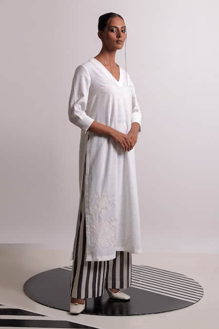 Buy Nautanky Ivory Handloom , Embroidery V-neck Zen Floral Kurta With Pant Buy_Nautanky_Ivory Handloom , Embroidery V-neck Zen Floral Kurta With Pant