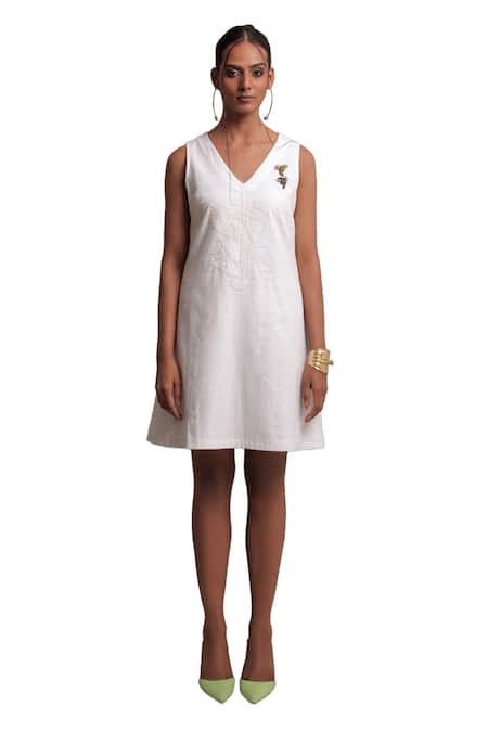 Nautanky Ivory Handloom Cotton Embroidery V-neck Ikai Floral Dress Online at Aza Fashions Nautanky_Ivory Handloom Cotton Embroidery V-neck Ikai Floral Dress _Online_at_Aza_Fashions