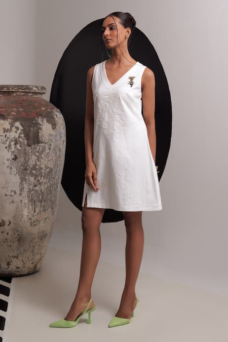 Shop Nautanky Ivory Handloom Cotton Embroidery V-neck Ikai Floral Dress Online at Aza Fashions Shop_Nautanky_Ivory Handloom Cotton Embroidery V-neck Ikai Floral Dress _Online_at_Aza_Fashions