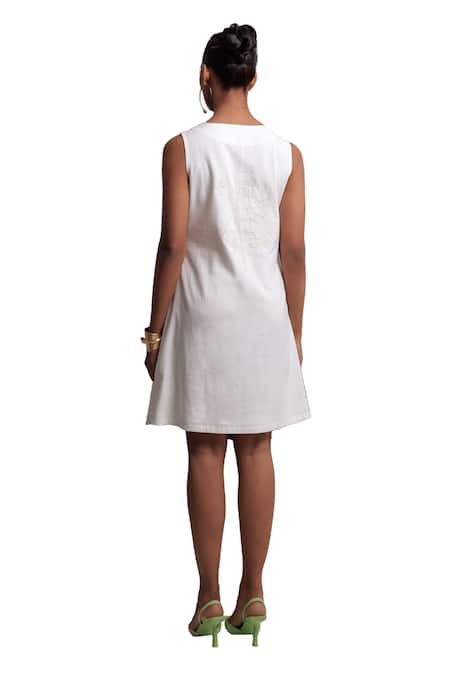 Nautanky Ivory Handloom Cotton Embroidery V-neck Ikai Floral Dress at Aza Fashions Nautanky_Ivory Handloom Cotton Embroidery V-neck Ikai Floral Dress _at_Aza_Fashions