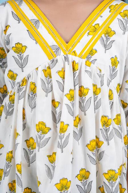 Buy_Kalp_White Cotton Lace Nova Floral Bud Print Anarkali With Pant 