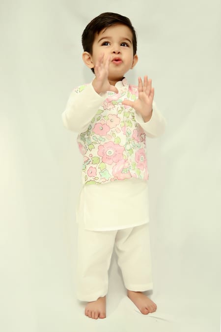 Shop_Kalp_White Cotton Floral Blossom Print Bundi Kurta Set _at_Aza_Fashions